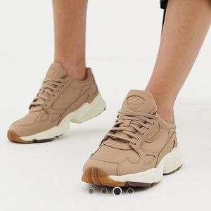 Adidas Original Premium Leather Falcon in beige